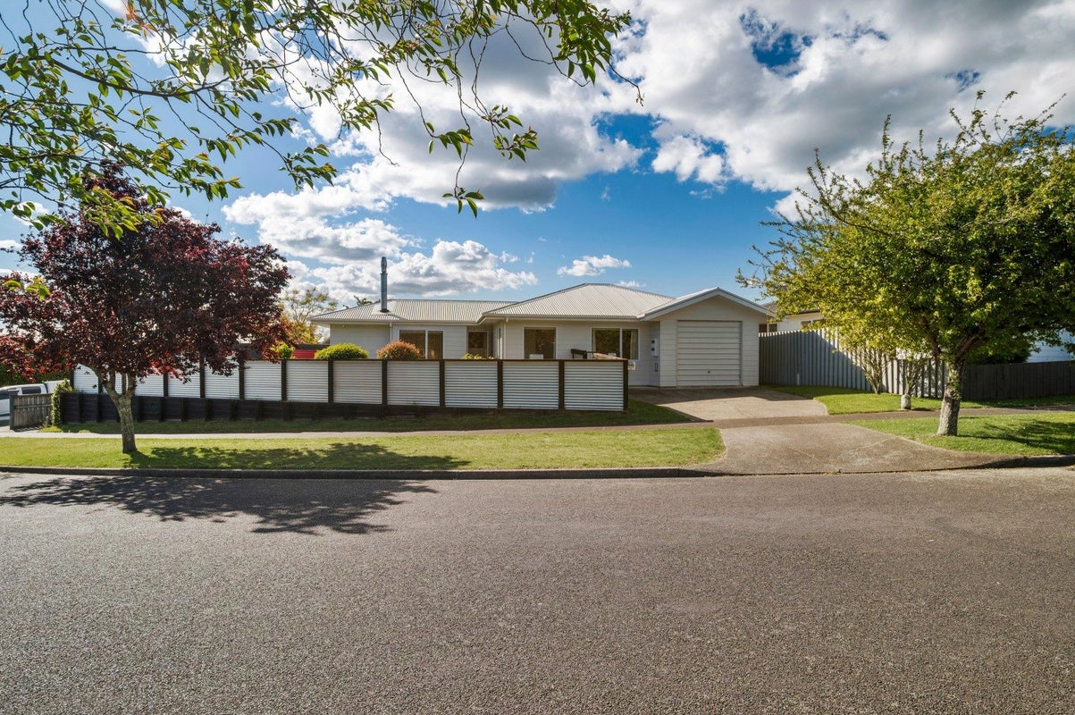 2/42 Arthur Crescent, Hilltop, Taupo - Carousel 1