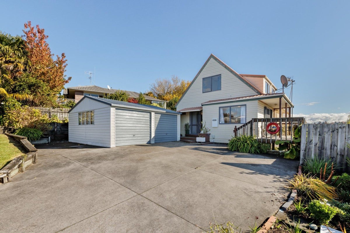 8 Tamworth Place, Gate Pa, Tauranga - Carousel 1