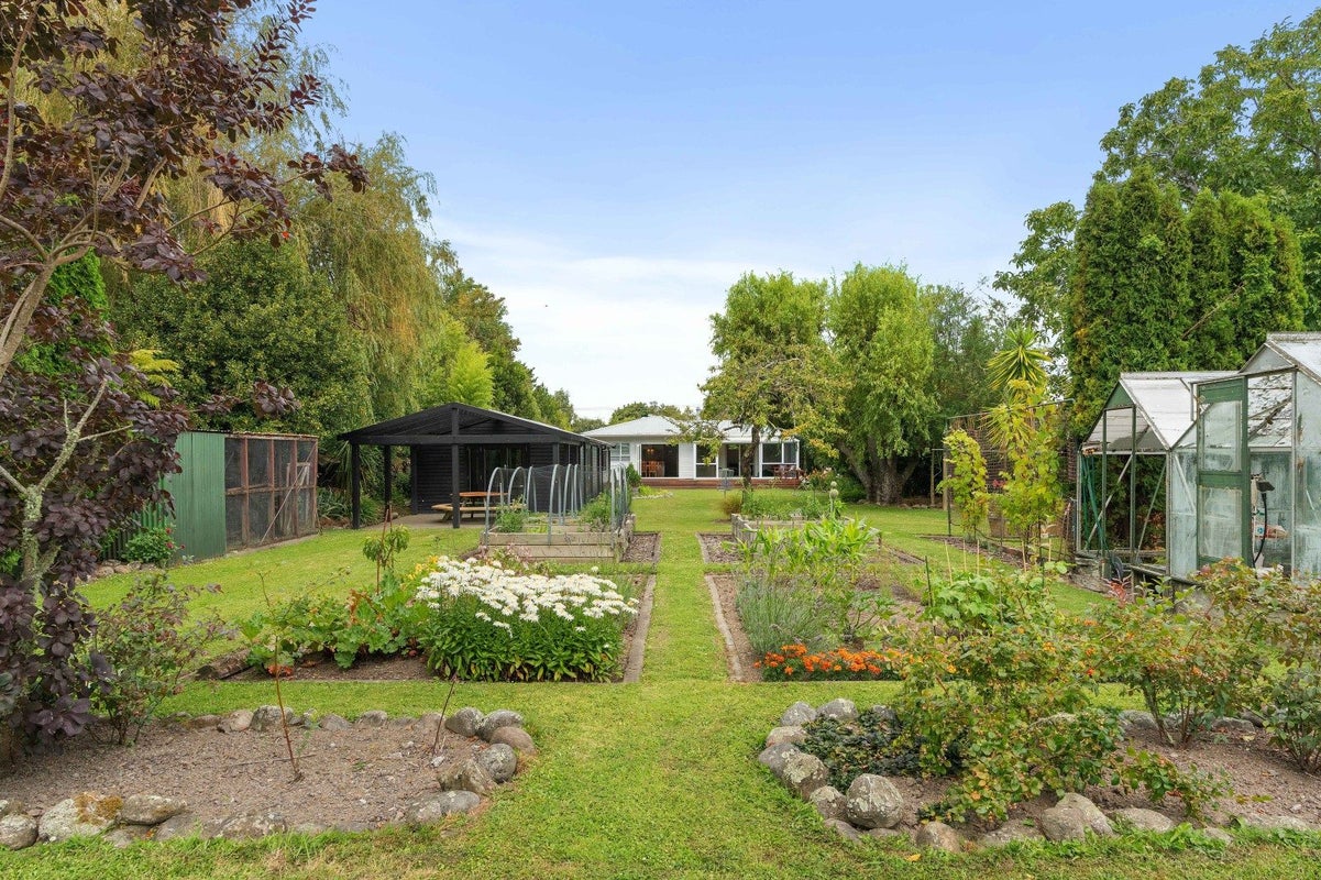 124 West Street, Greytown - Carousel 23
