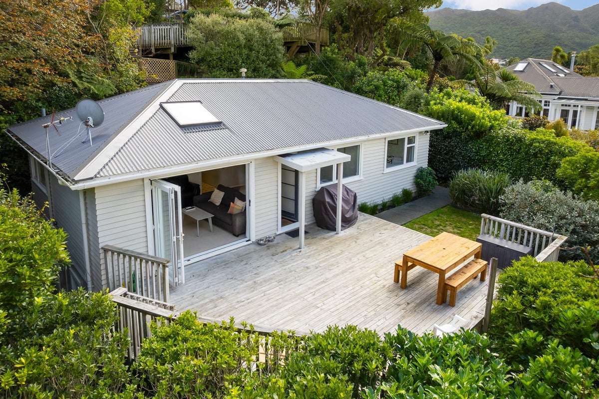 13 Heke Street, Ngaio, Wellington - Carousel 1