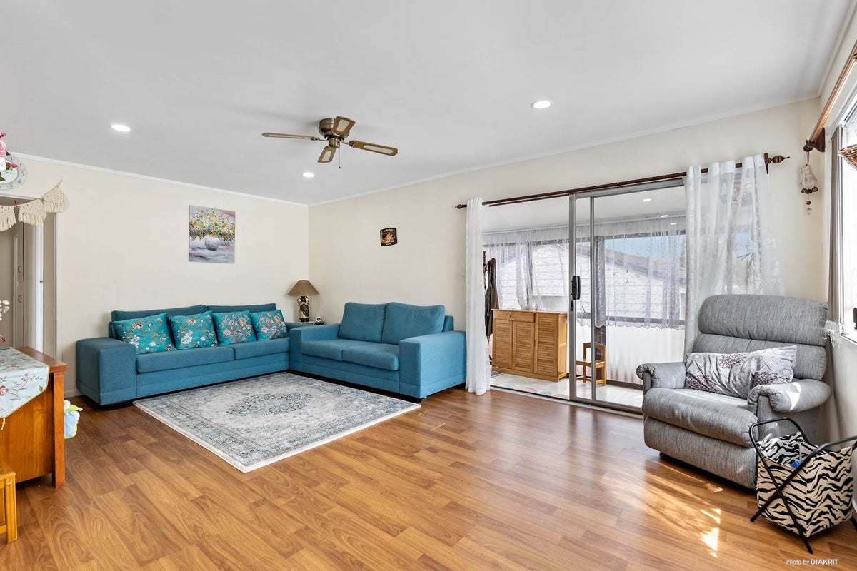 1/5 Oldham Place, Browns Bay, Auckland - Carousel 2