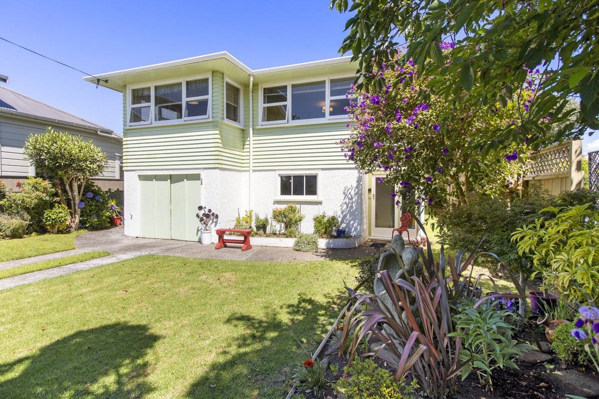 9 Massey Street, Westown, New Plymouth - Carousel 2