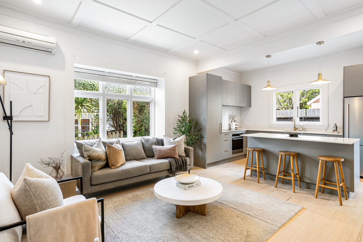 23 Fontenoy Street, Mount Albert, Auckland - Carousel 2