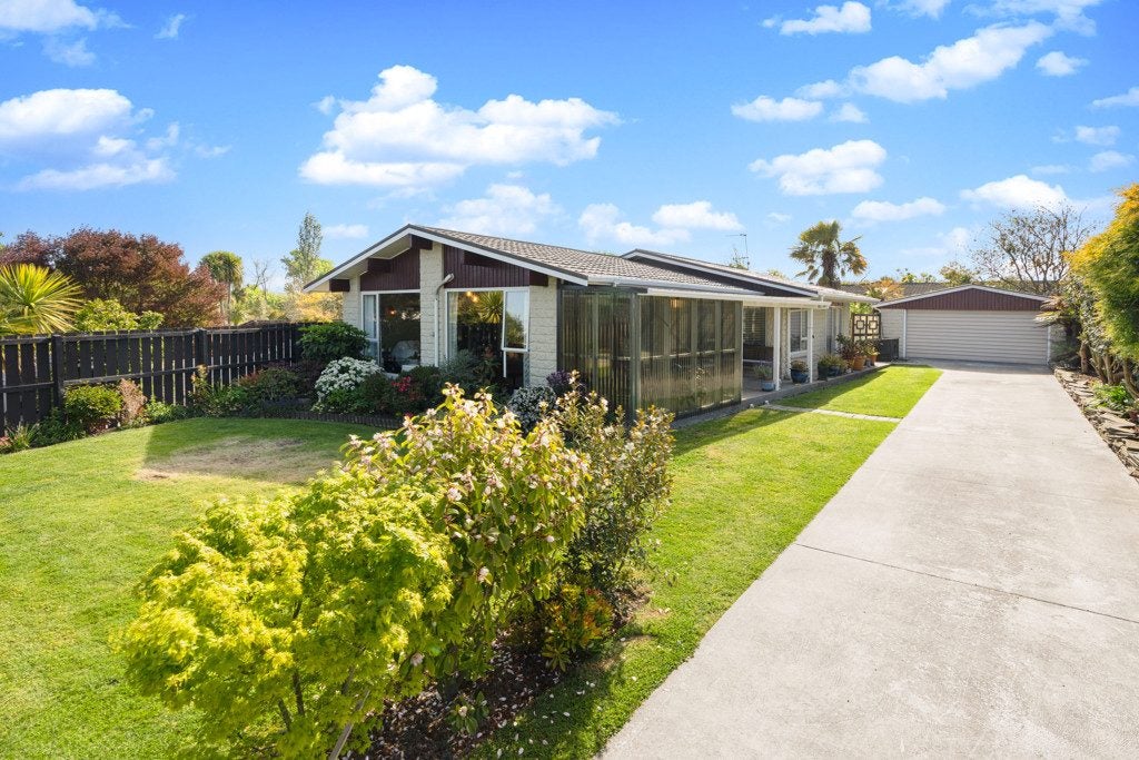 4 De Ville Place, Burwood, Christchurch - Carousel 1
