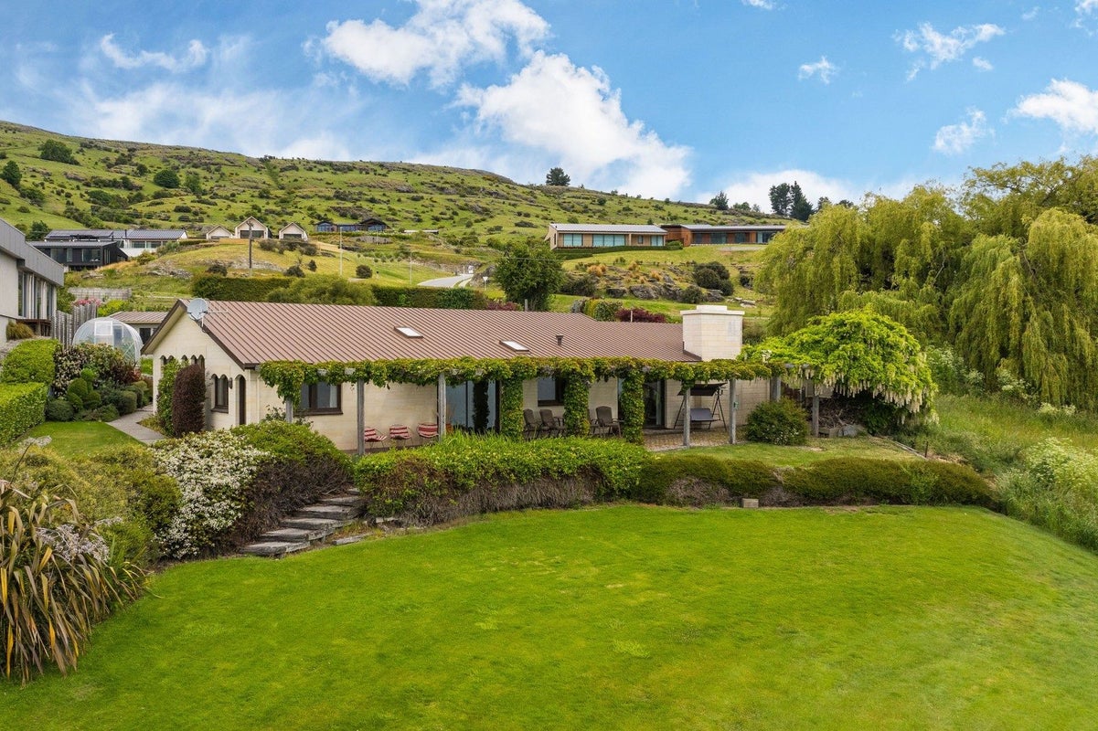 315 Peninsula Road, Kelvin Heights, Queenstown - Carousel 1
