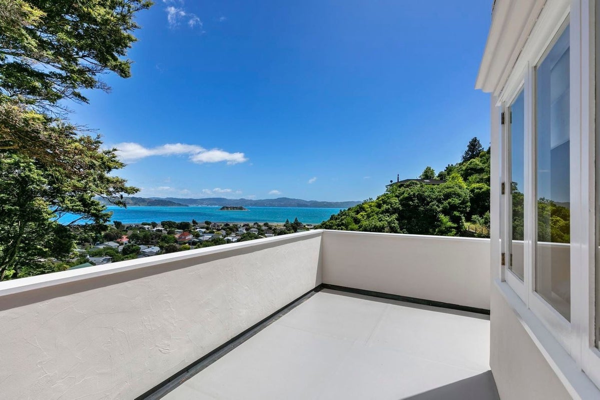 28 Kowhai Street, Eastbourne, Lower Hutt - Carousel 2