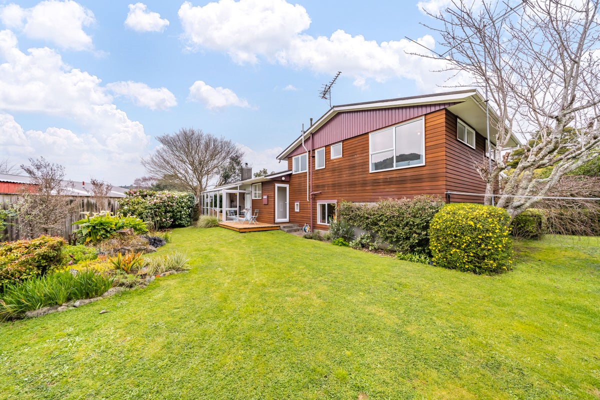 7 Venetia Way, Totara Park, Upper Hutt - Carousel 2