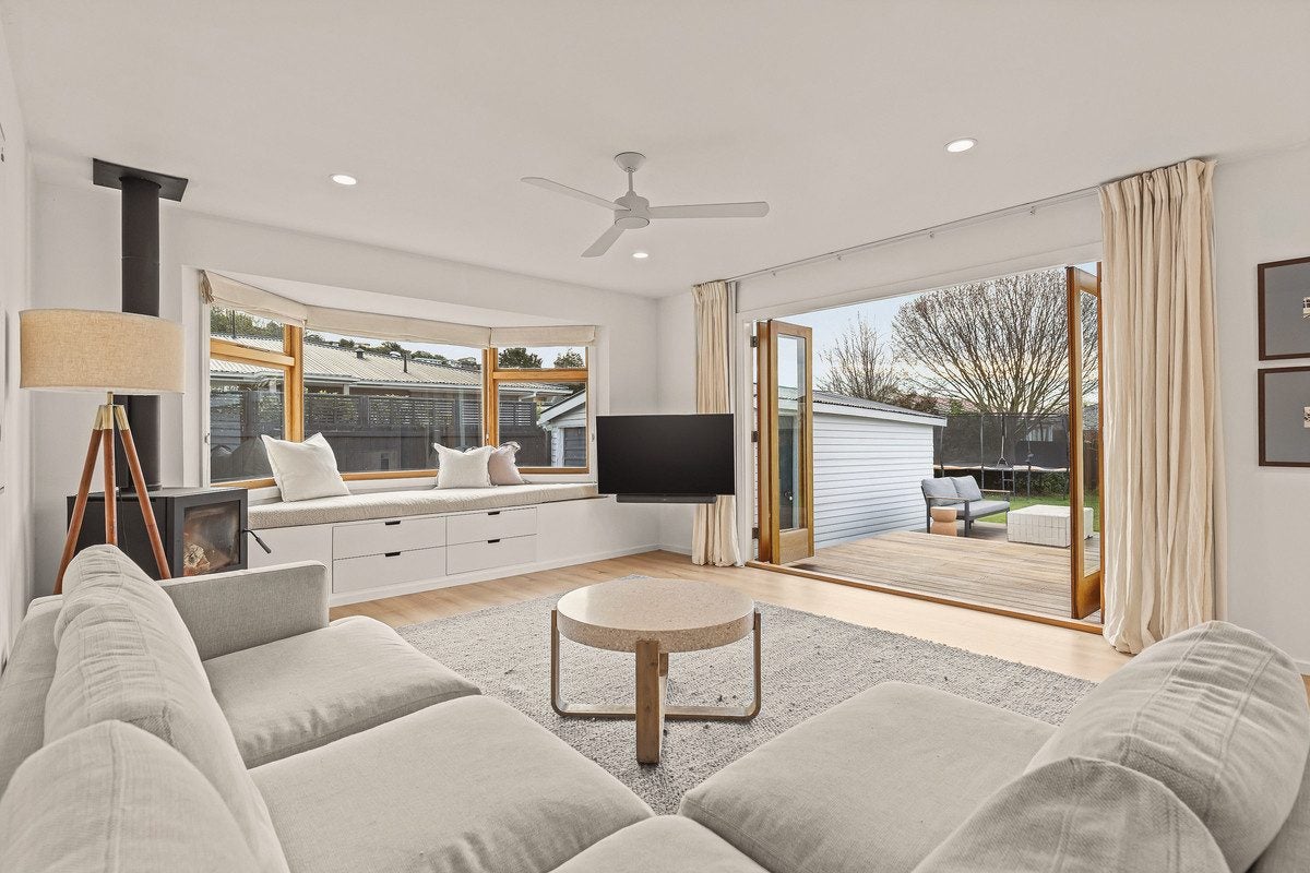 3 Leonard Place, Saint Martins, Christchurch - Carousel 2