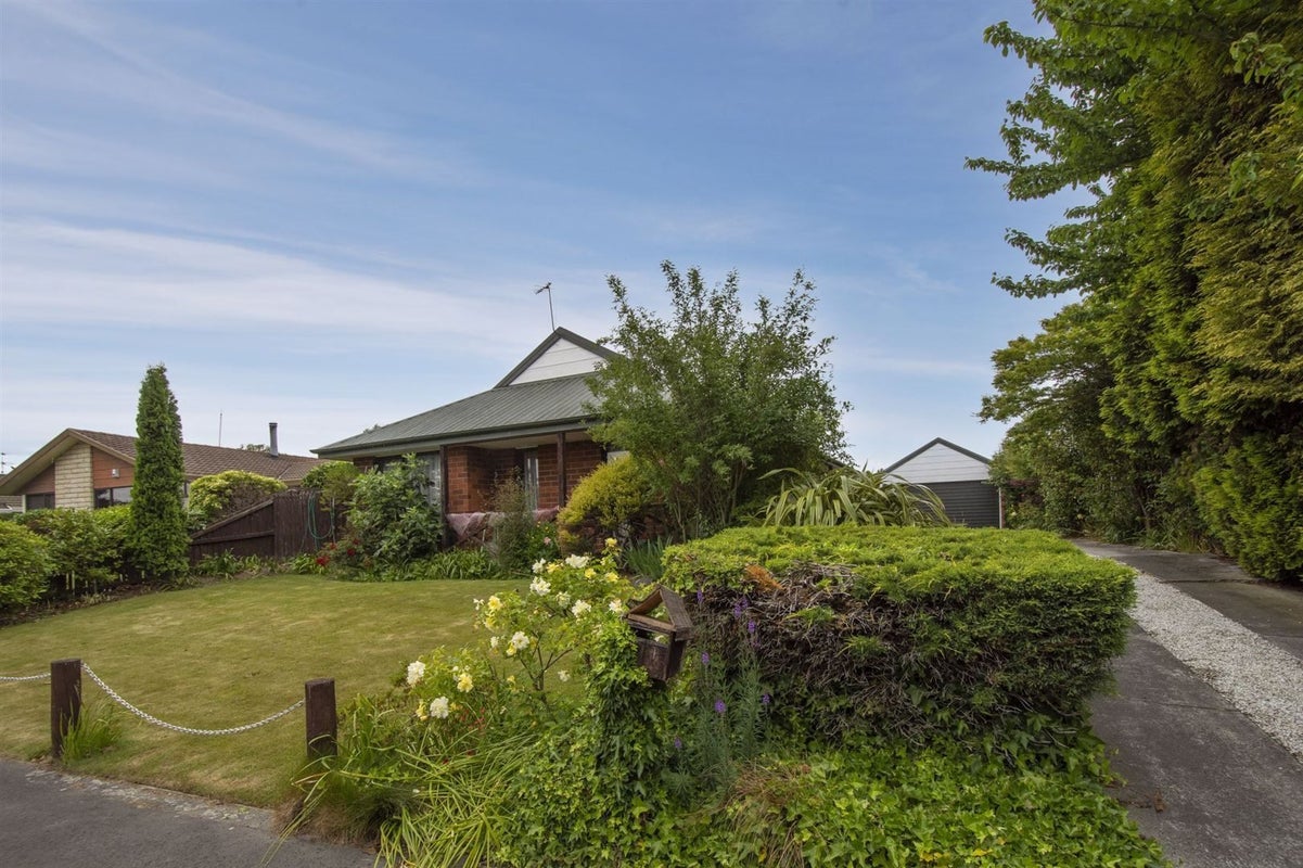 41 Karnak Crescent, Russley, Christchurch - Carousel 1