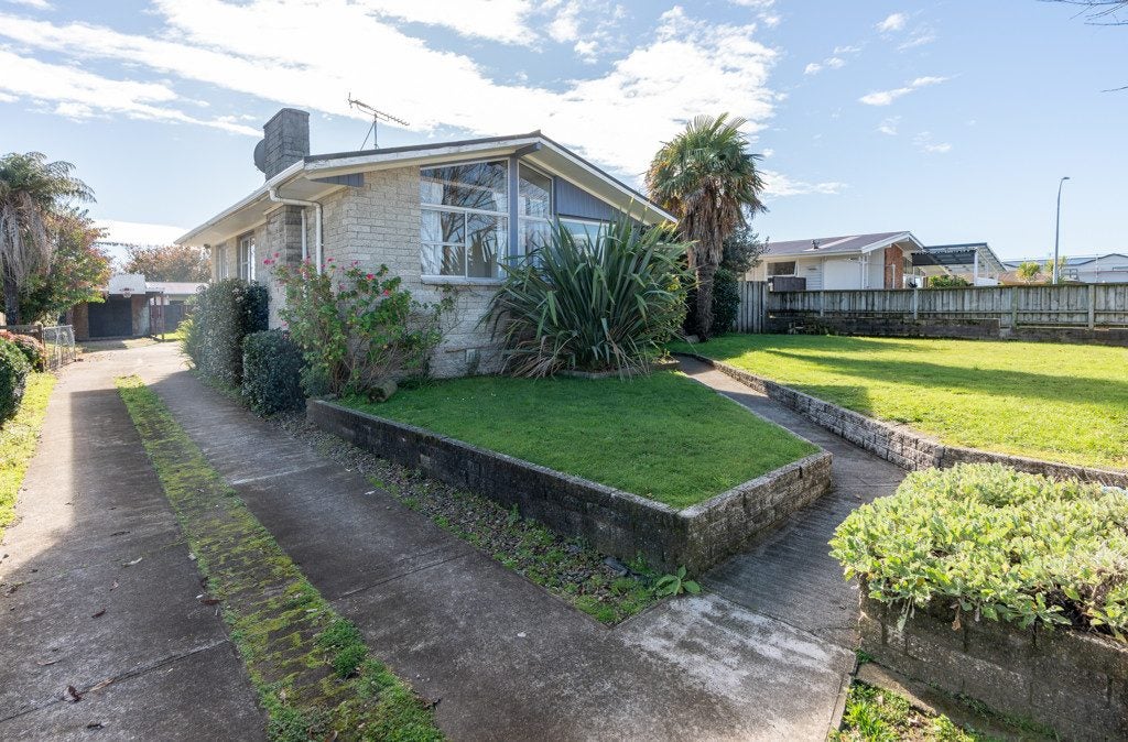 22 Sherwood Drive, Pukete, Hamilton - Carousel 1