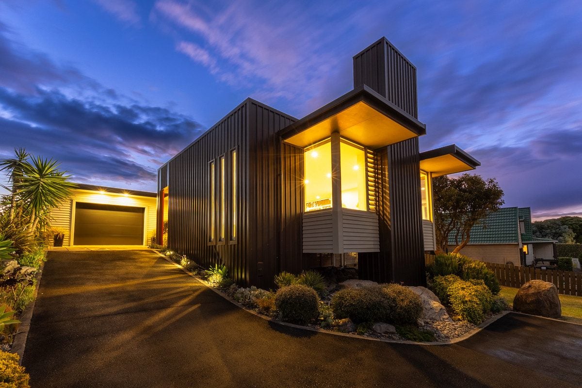 4 Frances Street, Waikanae Beach, Waikanae - Carousel 1