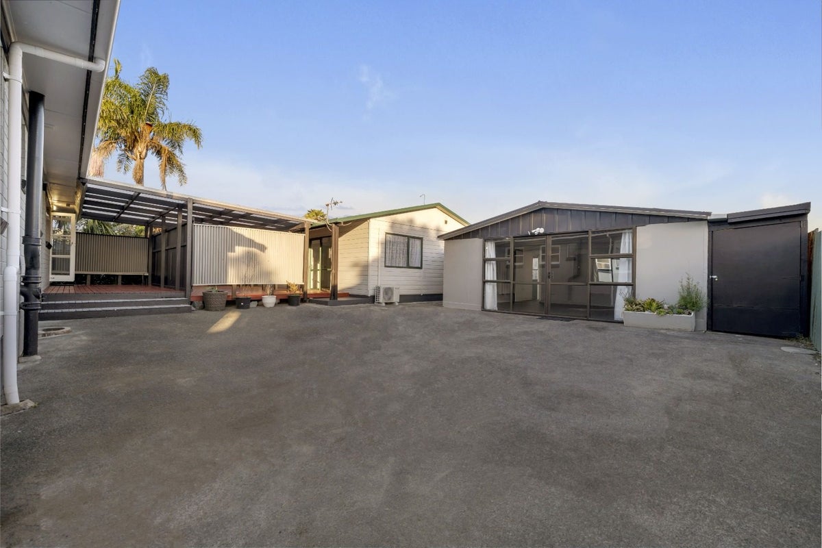 38 Pinedale Place, Henderson, Auckland - Carousel 1