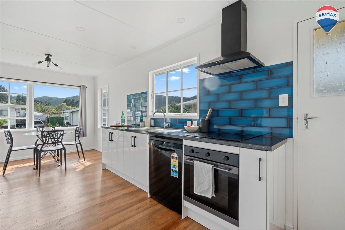 33 Stockdale Street, Wainuiomata, Lower Hutt - Carousel 2