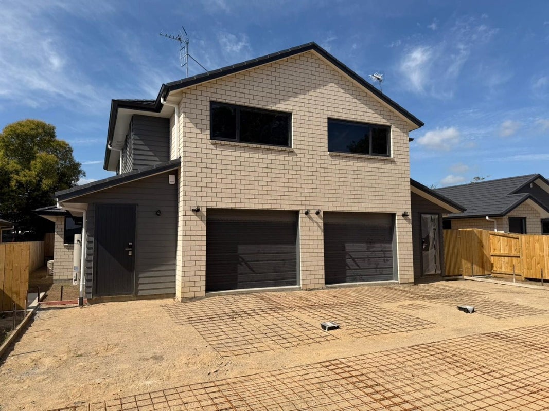 1115 Heaphy Terrace, Fairfield, Hamilton - Carousel 1