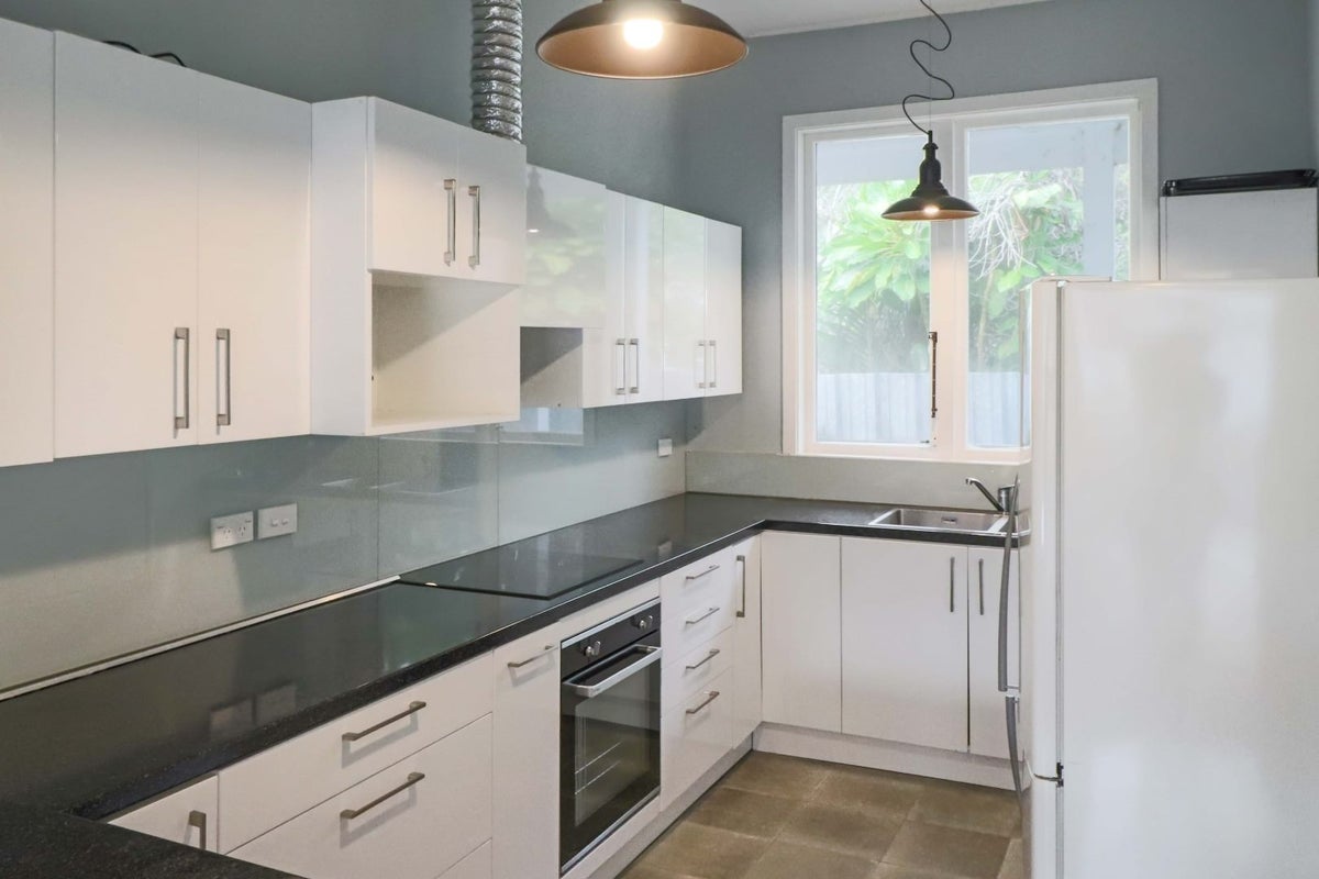 11 Ngaio Street, Eastbourne, Lower Hutt - Carousel 2