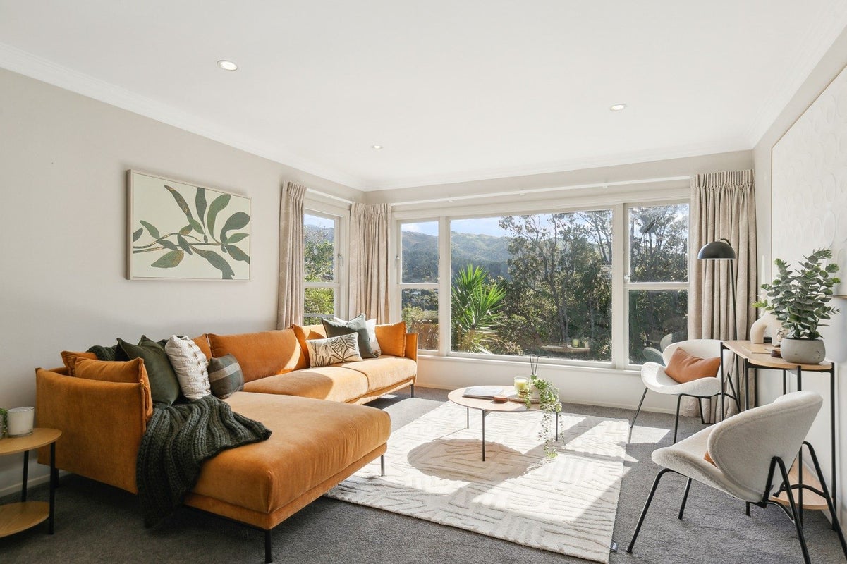 9 Allen Terrace, Tawa, Wellington - Carousel 2