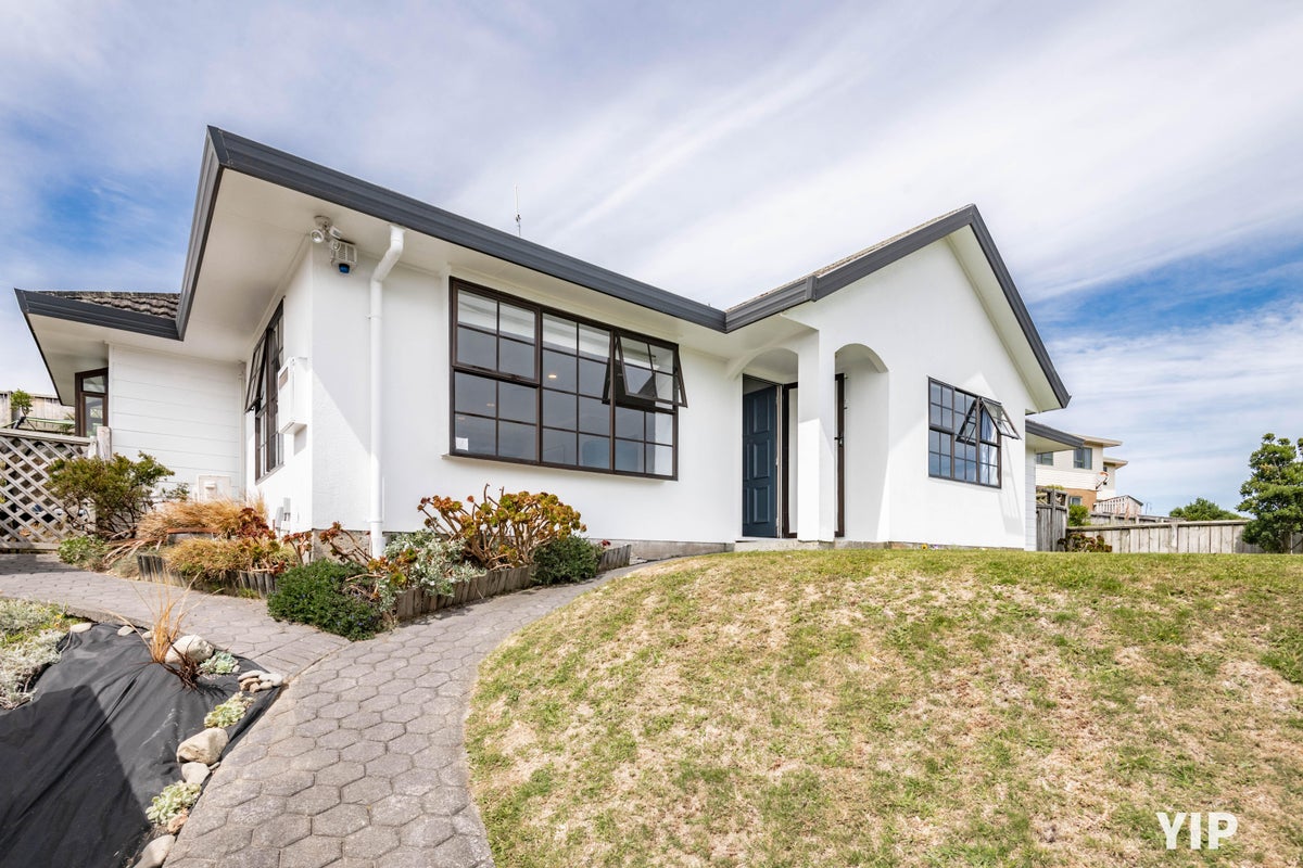 11B Fernwood Court, Woodridge, Wellington - Carousel 2