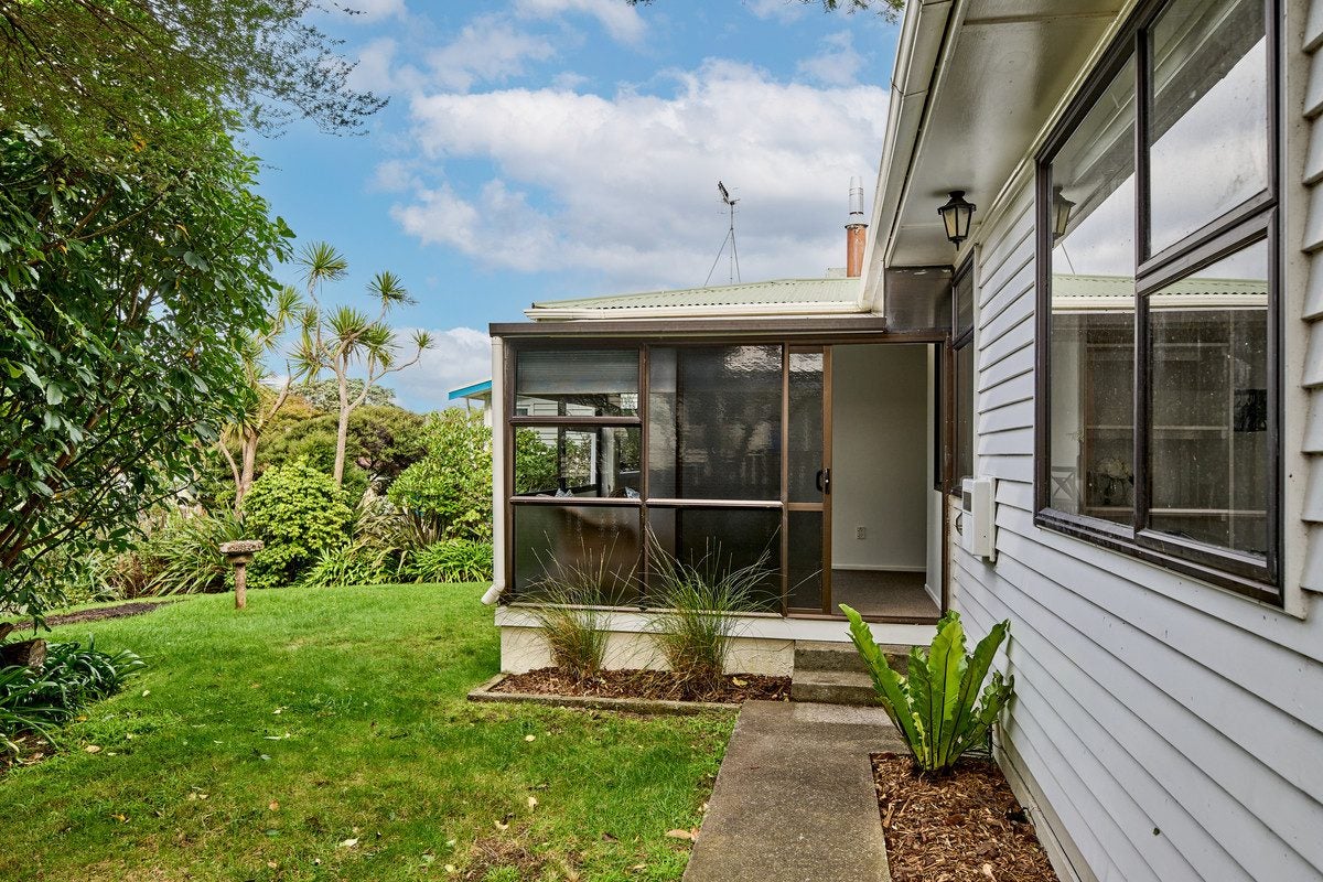11 Raroa Place, Pukerua Bay, Porirua, Wellington - Carousel 2