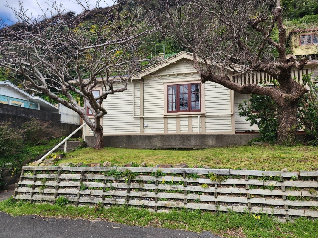 317 Muritai Road, Eastbourne, Lower Hutt - Carousel 1