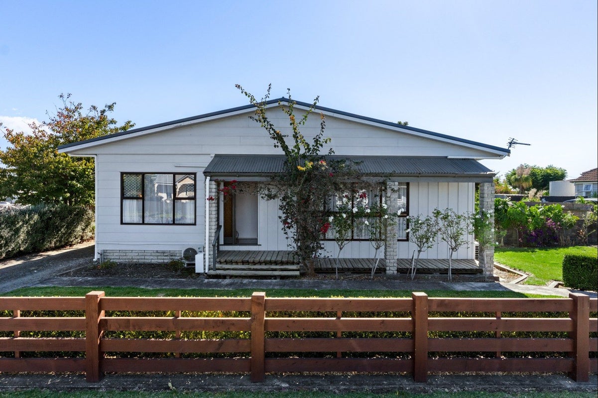 15 Haldane Street, Elgin, Gisborne - Carousel 1