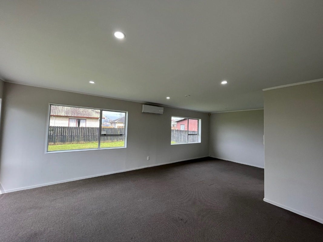 2/3 Berwyn Avenue, Takanini, Auckland - Carousel 2