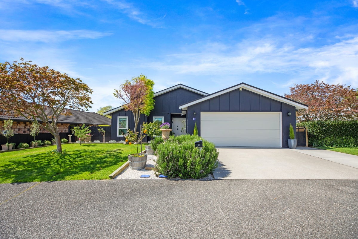 21 Horsley Grove, Pyes Pa, Tauranga - Carousel 1