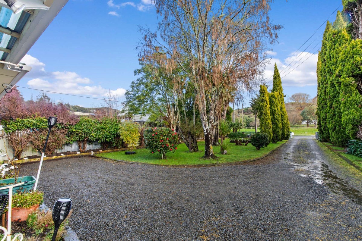 34 Paraekaretu Street, Hunterville - Carousel 2