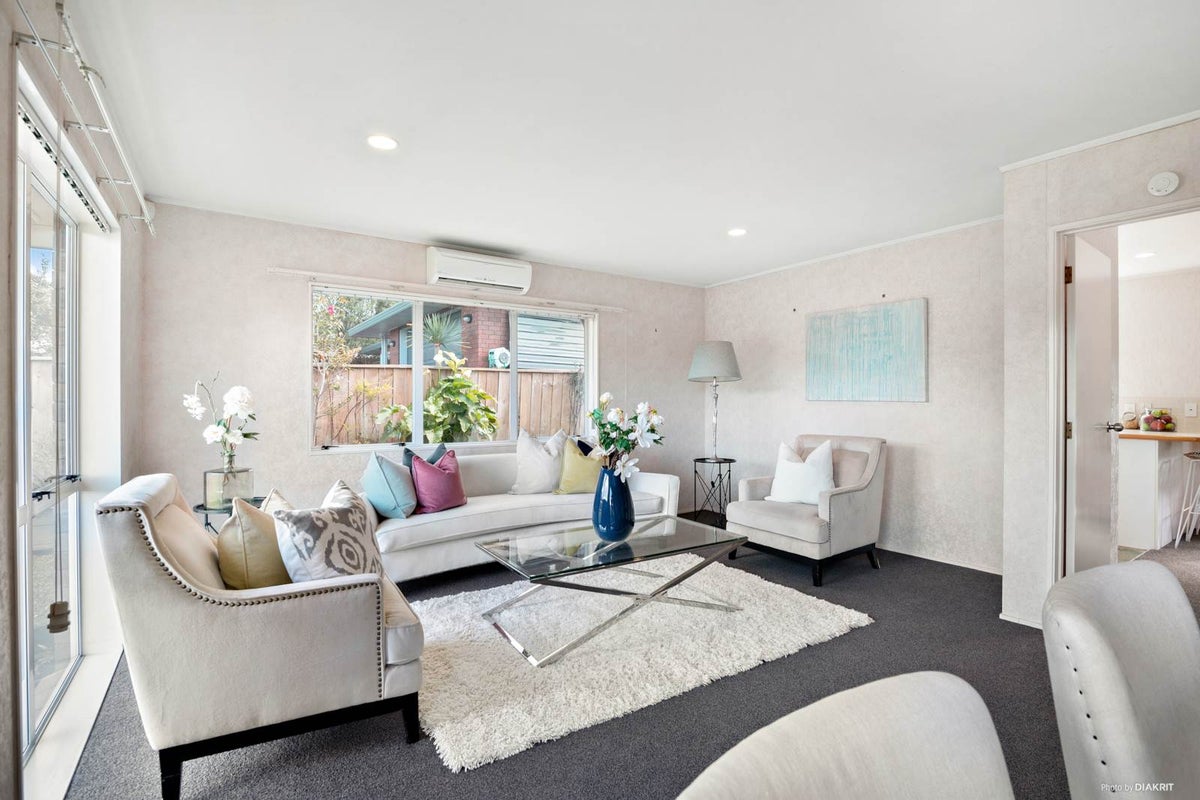 1/21 Pajaro Place, Golflands, Auckland - Carousel 2
