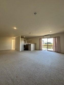 31 Copplestone Place, New Lynn, Auckland - Carousel 1