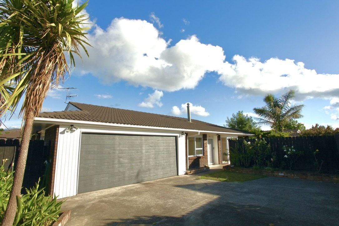 2/10 Kallaroo Place, Botany Downs, Auckland - Carousel 2