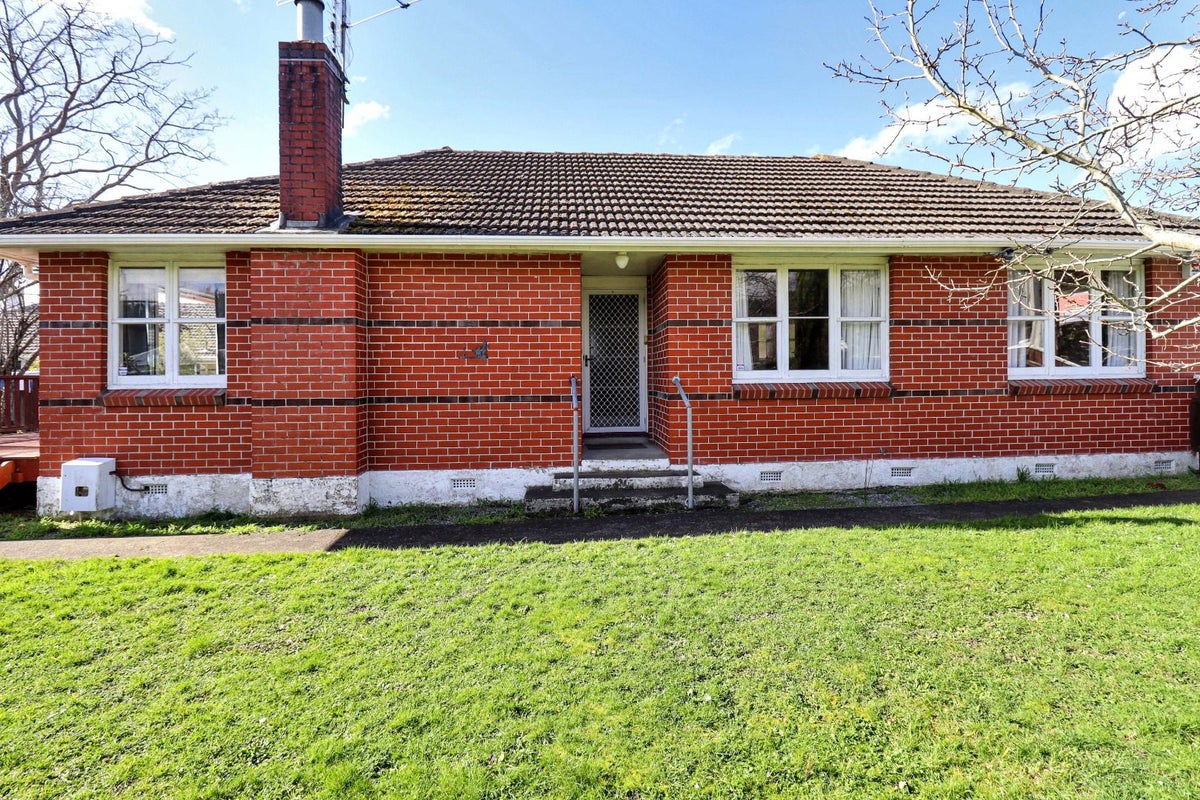 1 Field Street, Silverstream, Upper Hutt - Carousel 2