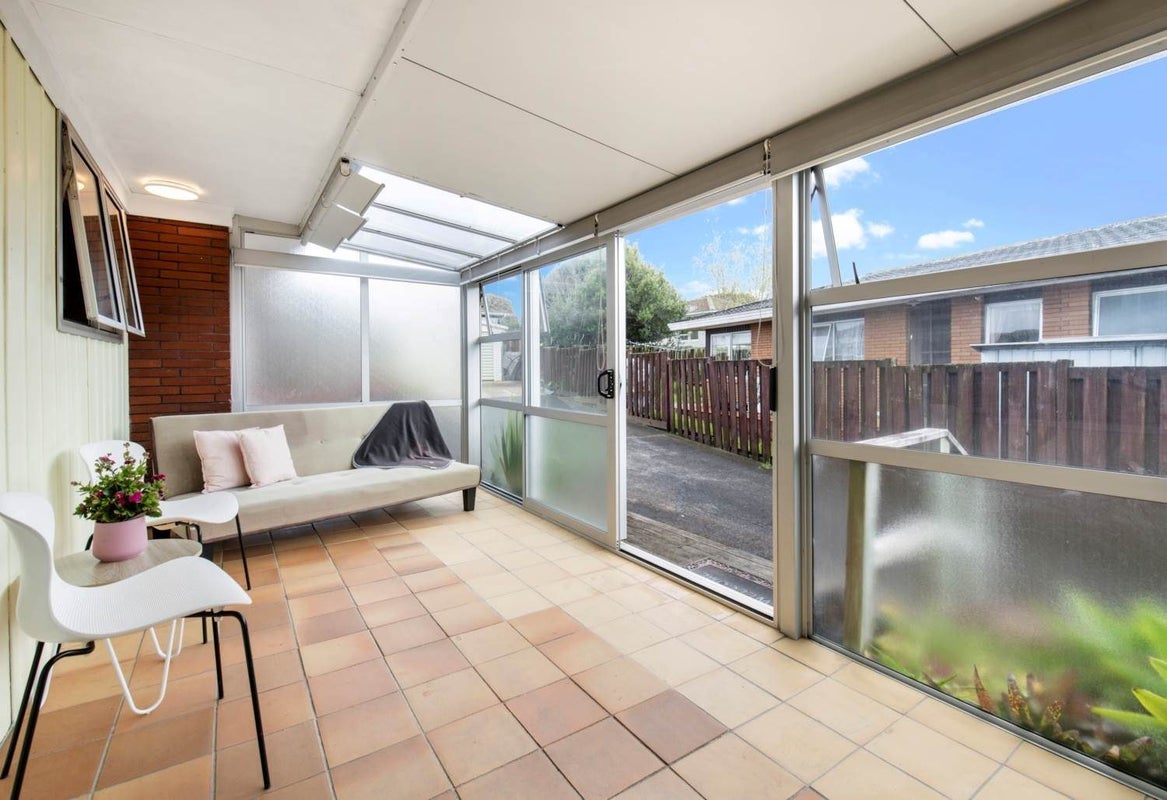 1/17 Liam Place, Half Moon Bay, Auckland - Carousel 1