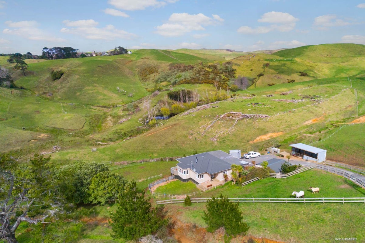 52 Binns Road, Karioitahi - Carousel 1