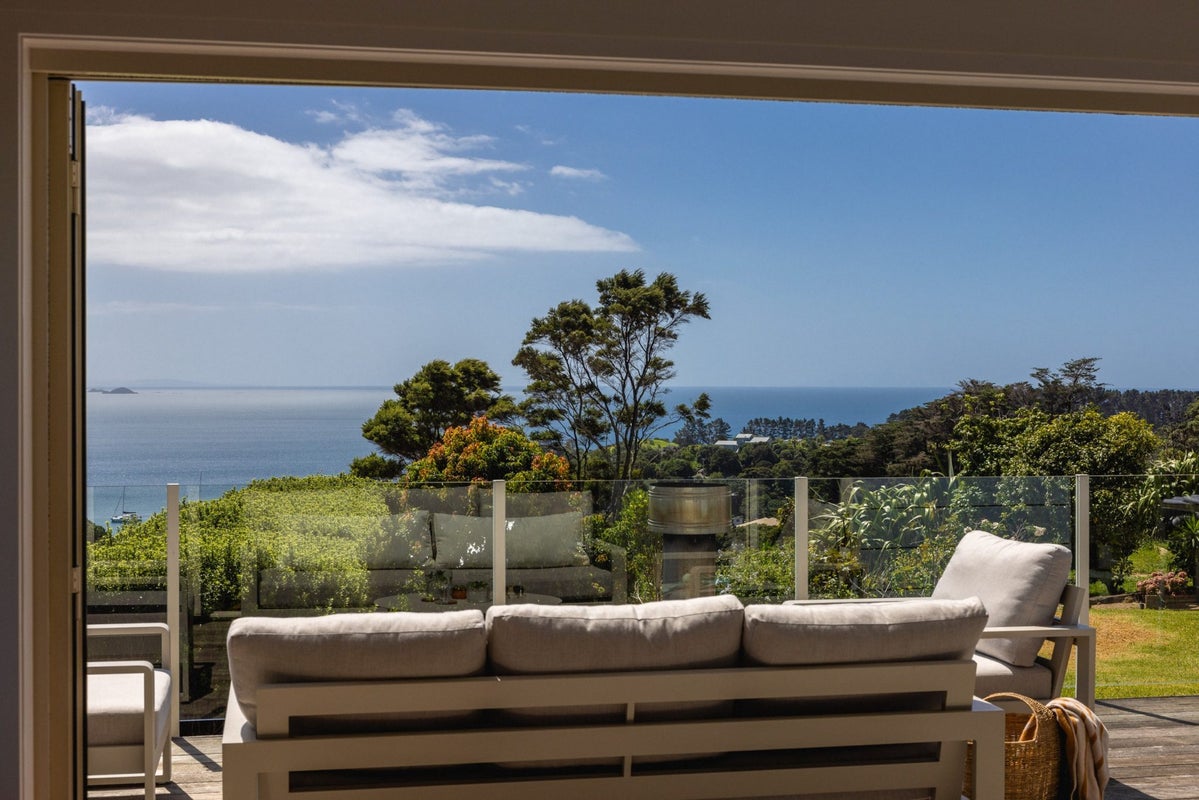 14 Giles Road, Ostend, Waiheke Island - Carousel 1