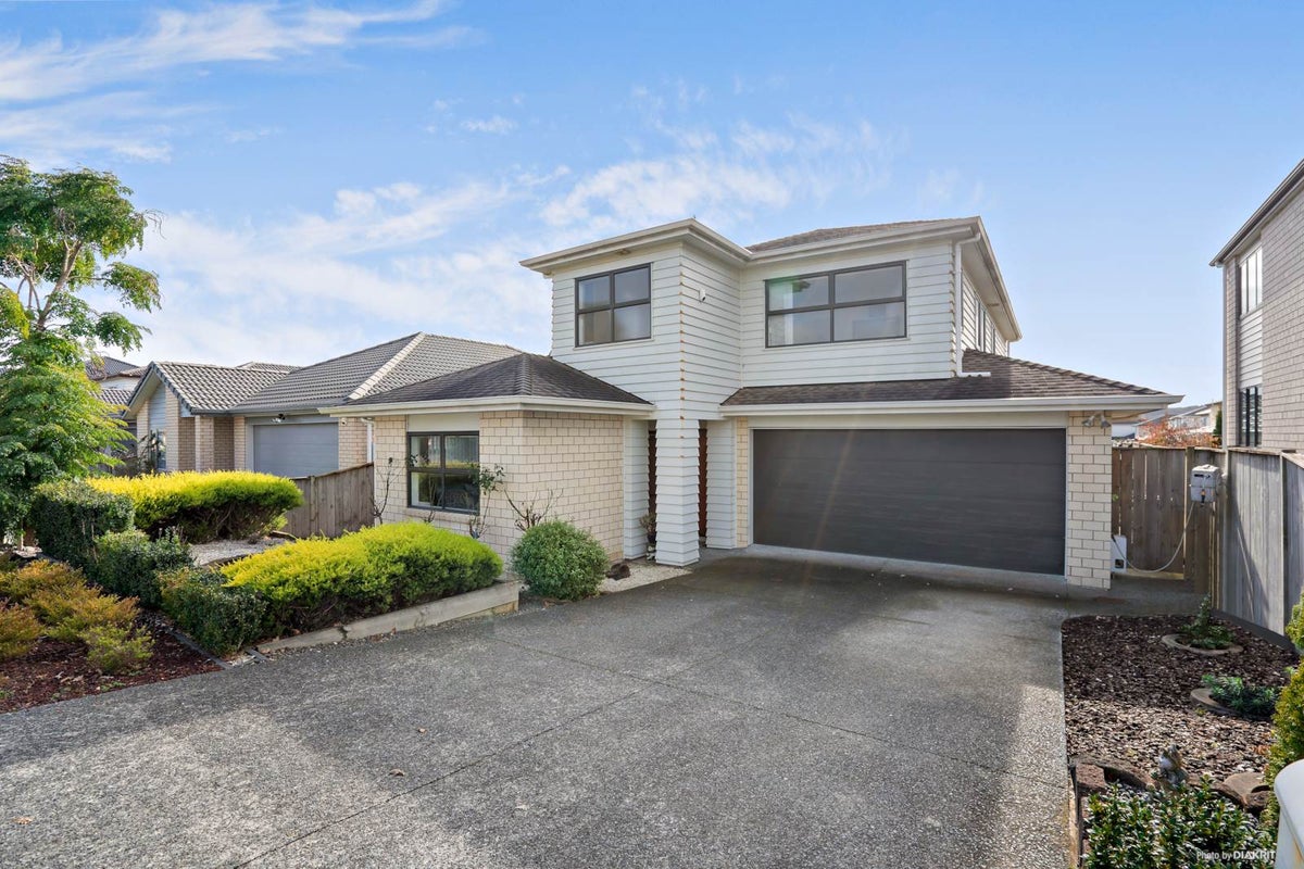 30 Clady Drive, Flat Bush, Auckland - Carousel 1