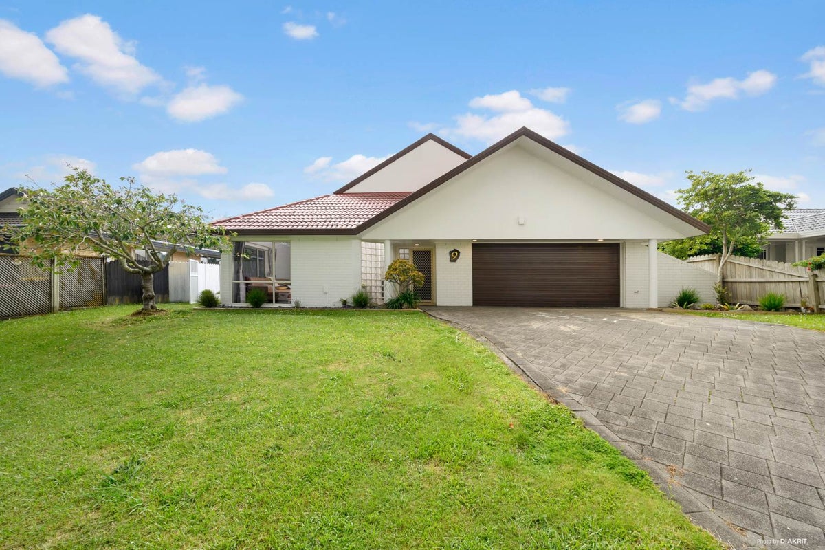 9 Camerton Close, Northpark, Auckland - Carousel 1