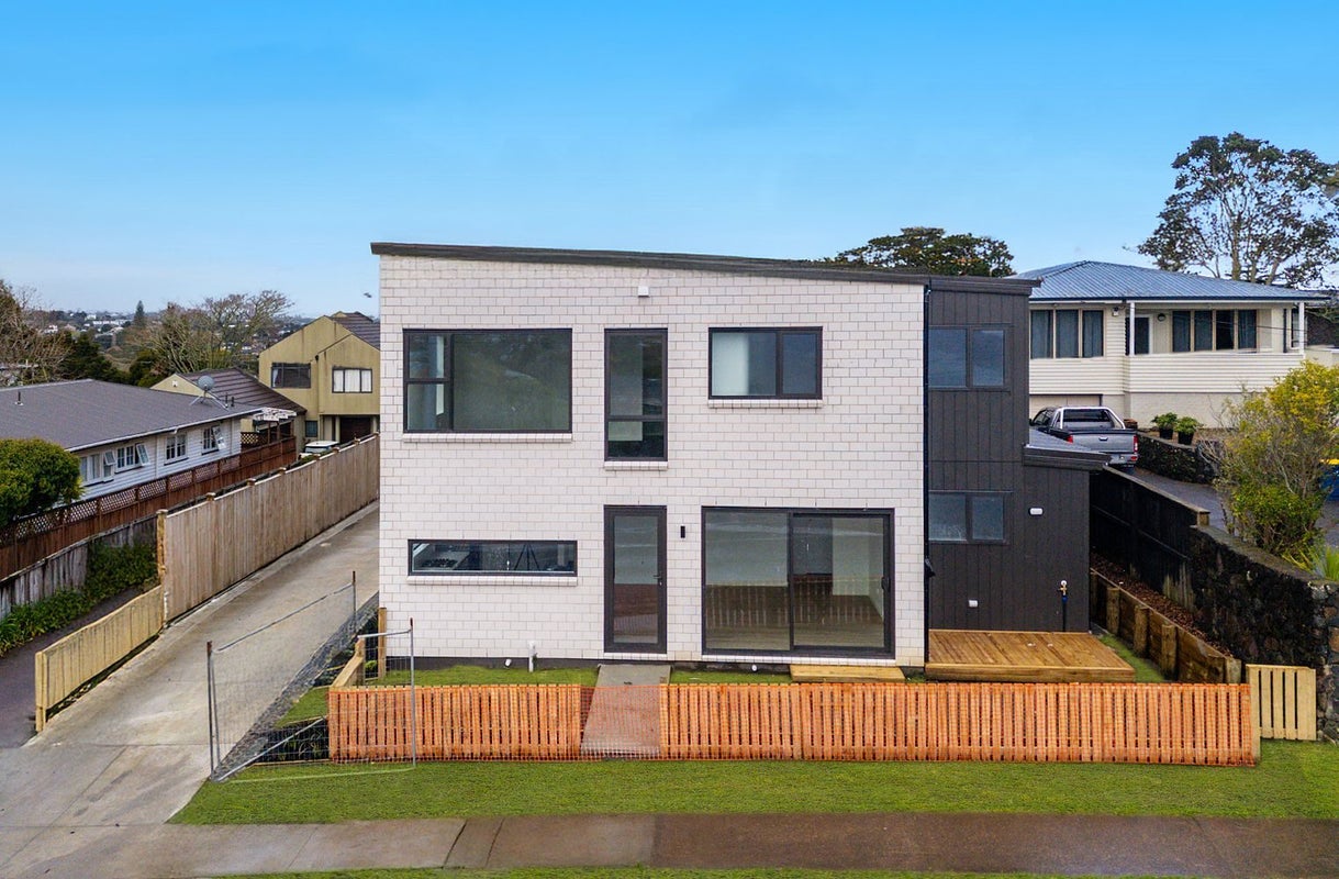 147A Golf Road, Titirangi, Auckland - Carousel 1