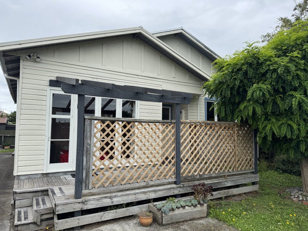602 Whitehead Road, Saint Leonards, Hastings - Carousel 1