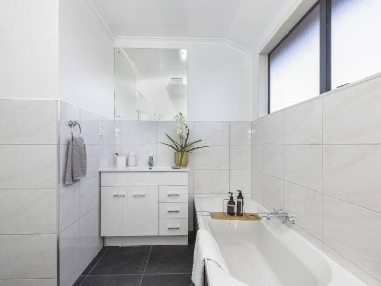 40 Keswick Crescent, Huntington, Hamilton - Carousel 7