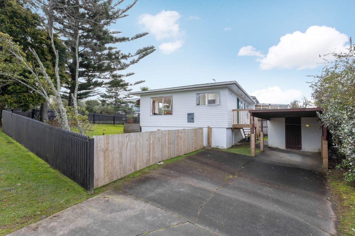 45 Roberts Road, Te Atatu South, Auckland - Carousel 16