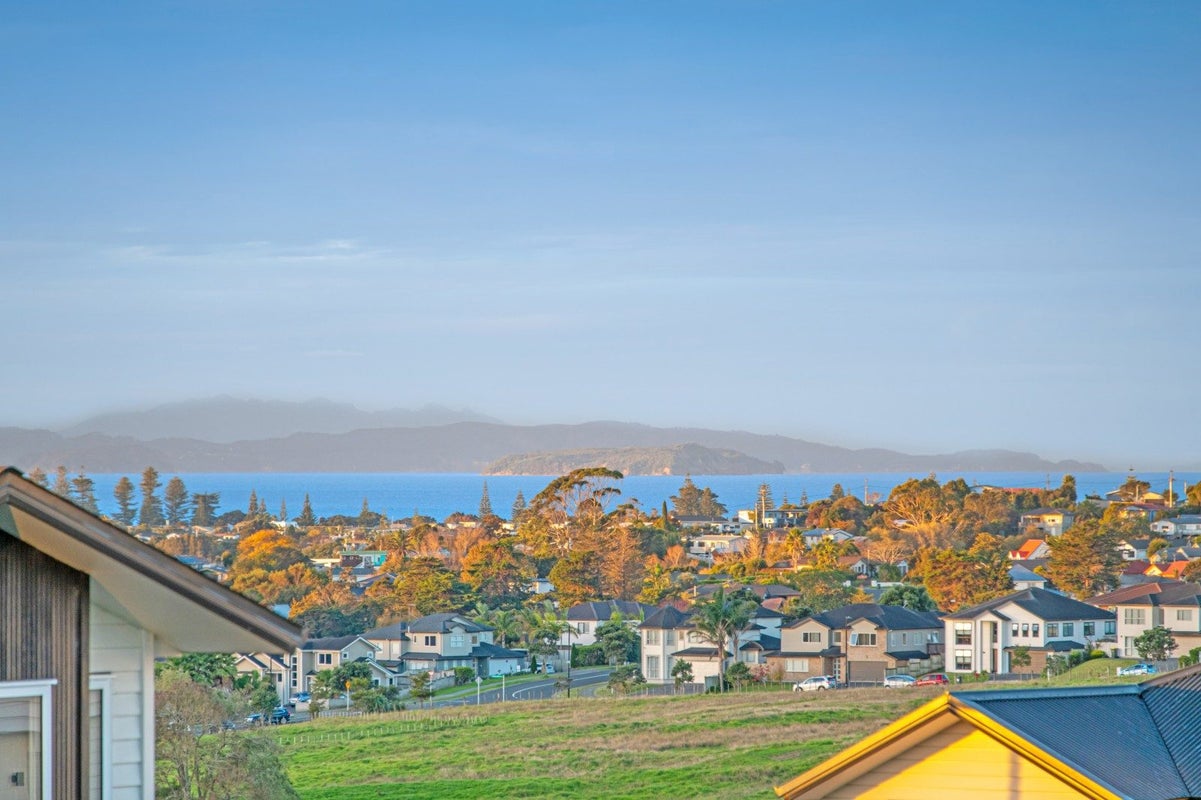3 Arriere Lane, Silverdale, Auckland - Carousel 2
