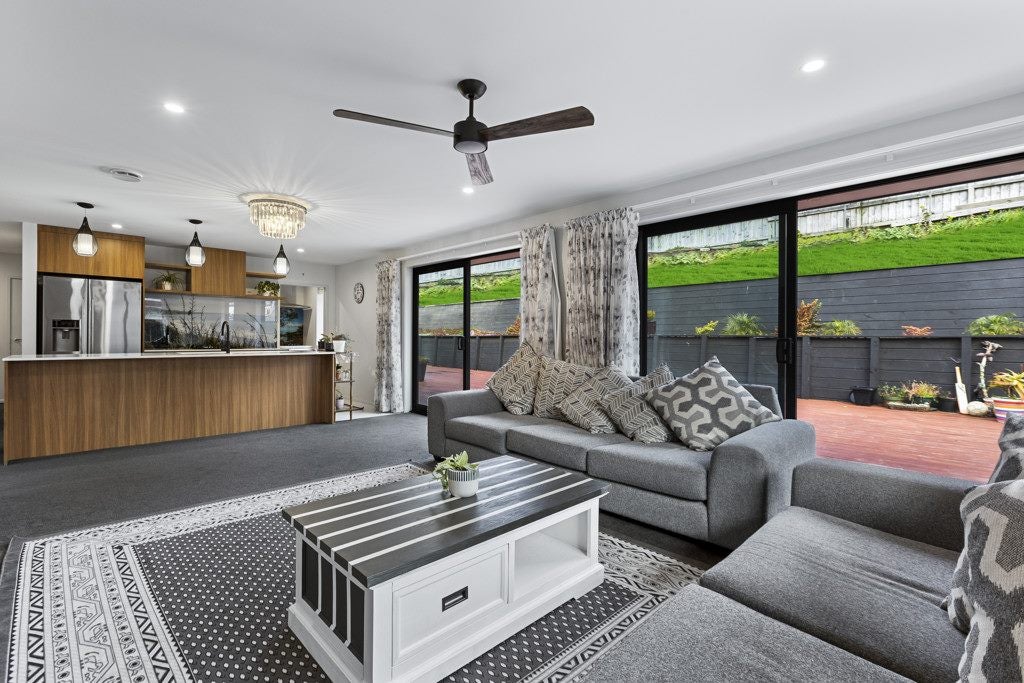 8 Pa Tuna Lane, Hurdon, New Plymouth - Carousel 1