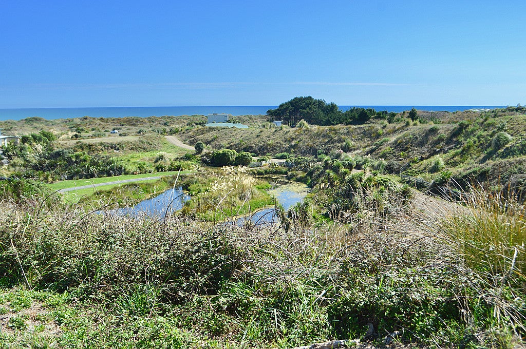 24 Uxbridge Terrace, Waikawa Beach, Levin - Carousel 2