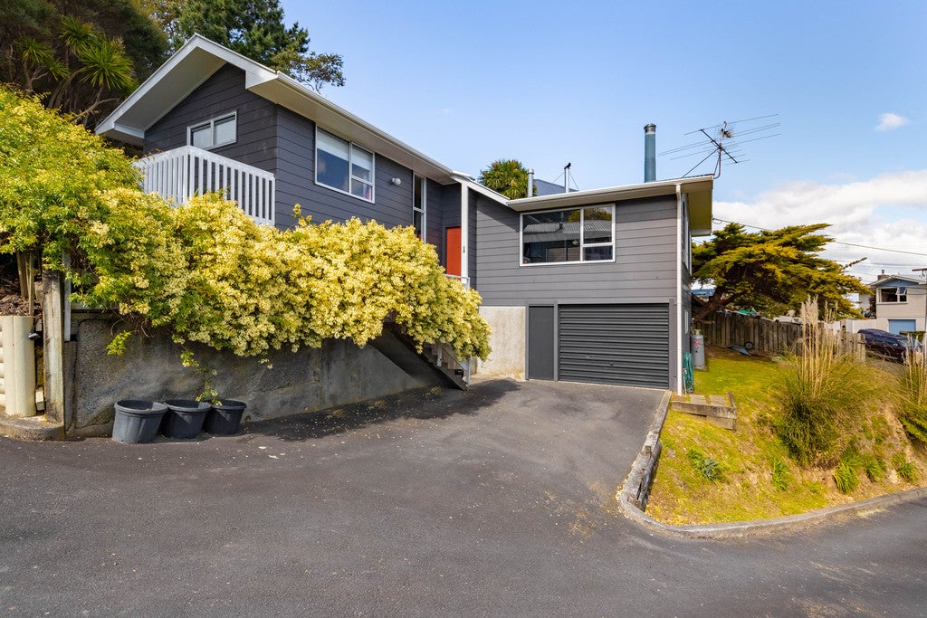 7 Lord Street, Stokes Valley, Lower Hutt - Carousel 1