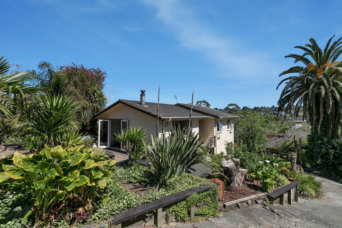 36 Arlette Place, Massey, Auckland - Carousel 1