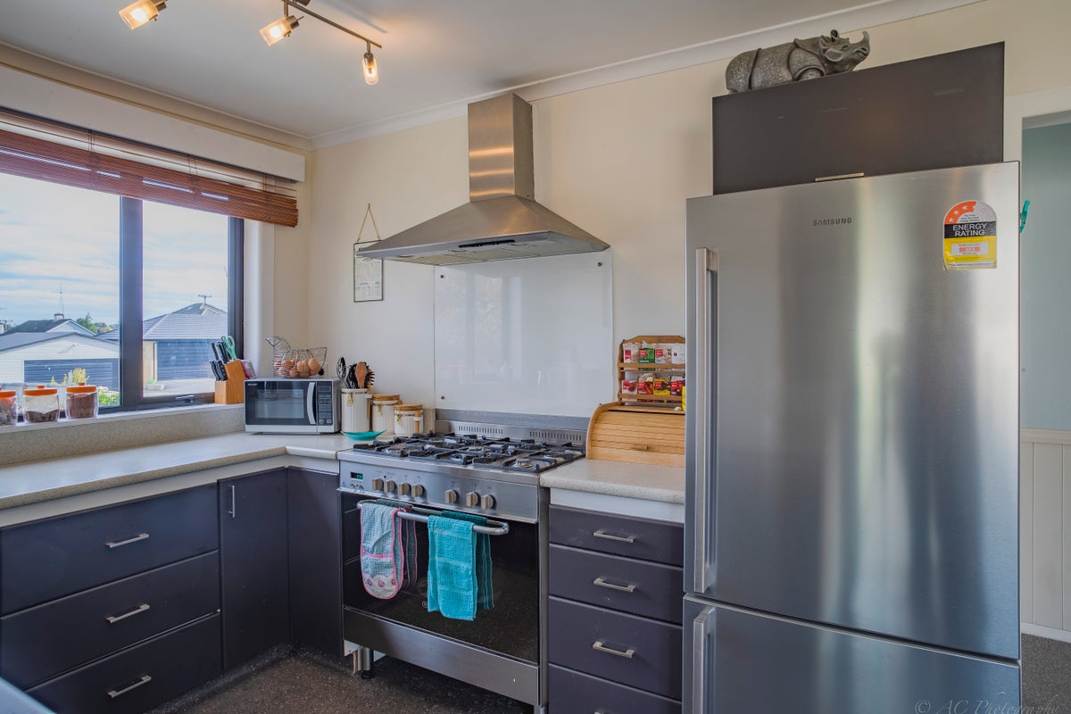 8 Tay Street, Waimataitai, Timaru - Carousel 2