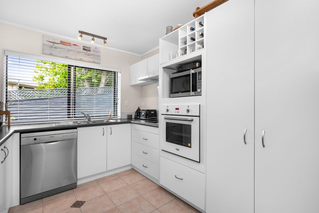 1/78 Saint Annes Crescent, Wattle Downs, Auckland - Carousel 2