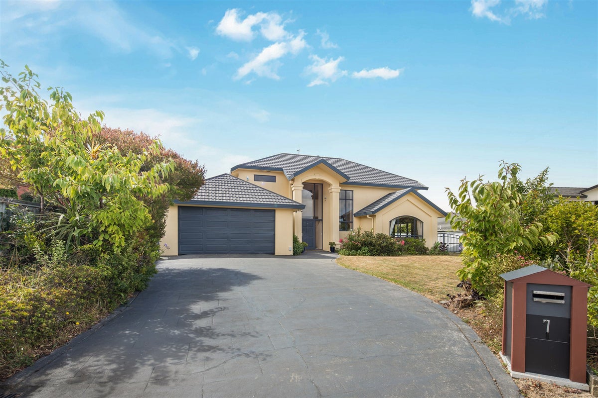 7 Gresford Place, Churton Park, Wellington - Carousel 1