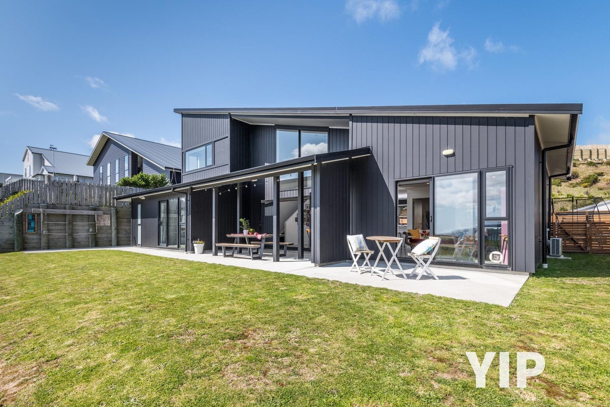 49 Cedarwood Street, Woodridge, Wellington - Carousel 1
