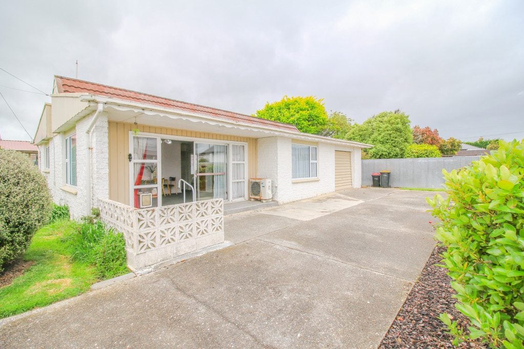 8B Charles ST, GRASMERE, INVERCARGILL - Carousel 1